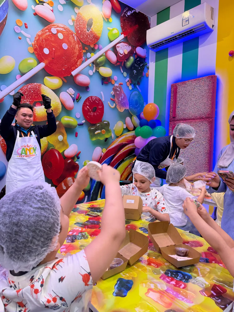 Kids making candy at Cricket's Candy Creations, Trampo Murouj