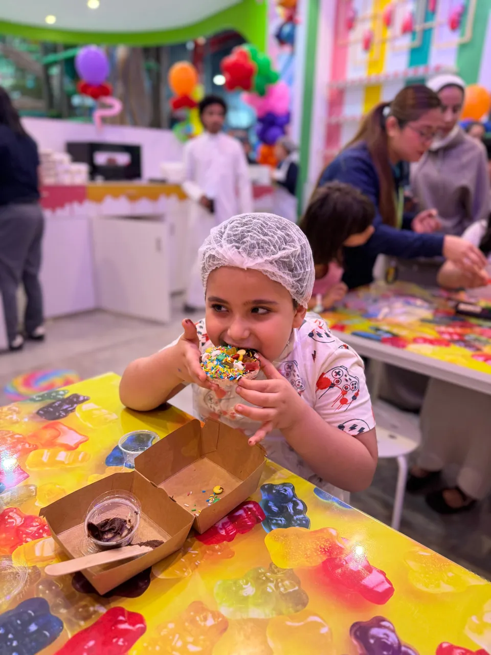 Kids making candy at Cricket's Candy Creations, Trampo Murouj